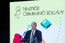 Magyar Péter felszólította az MBH Bankot, hogy folytassa a mélyszegénységben élő gyerekek ösztöndíjprogramjának finanszírozását
