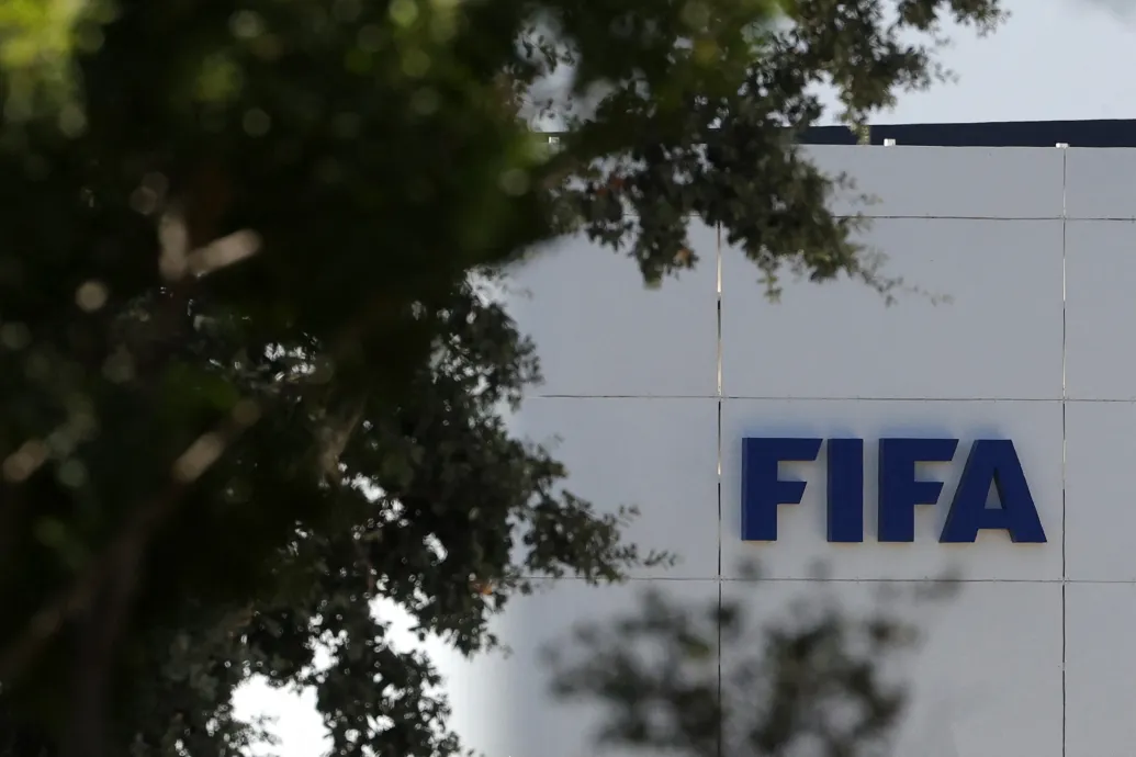Kirúgták a FIFA egyik magas rangú vezetőjét, miután nyíltan kritizálta Infantinót