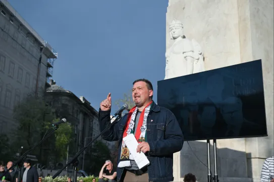 Huth Gergely: Az AB gyáva, a Fidesz meg tökönszúrta magát