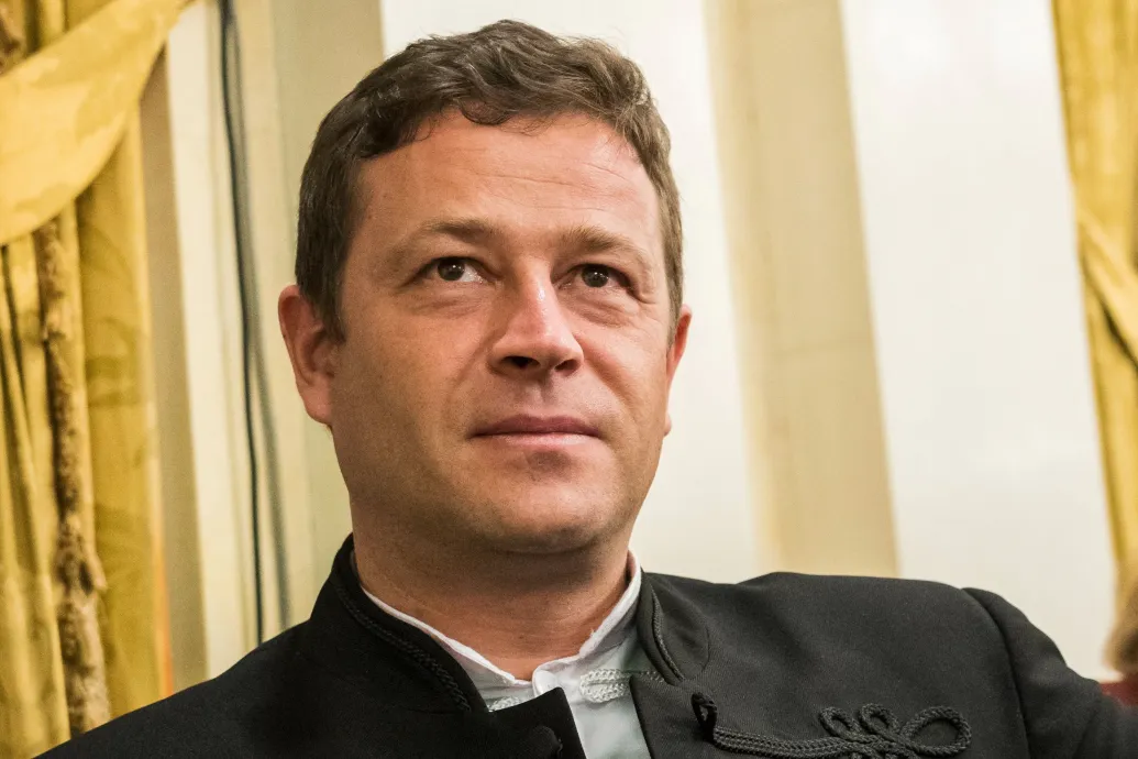 Tíz nappal a választás előtt is milliós állami támogatást kapott Orbán János Dénes egy kéziratért