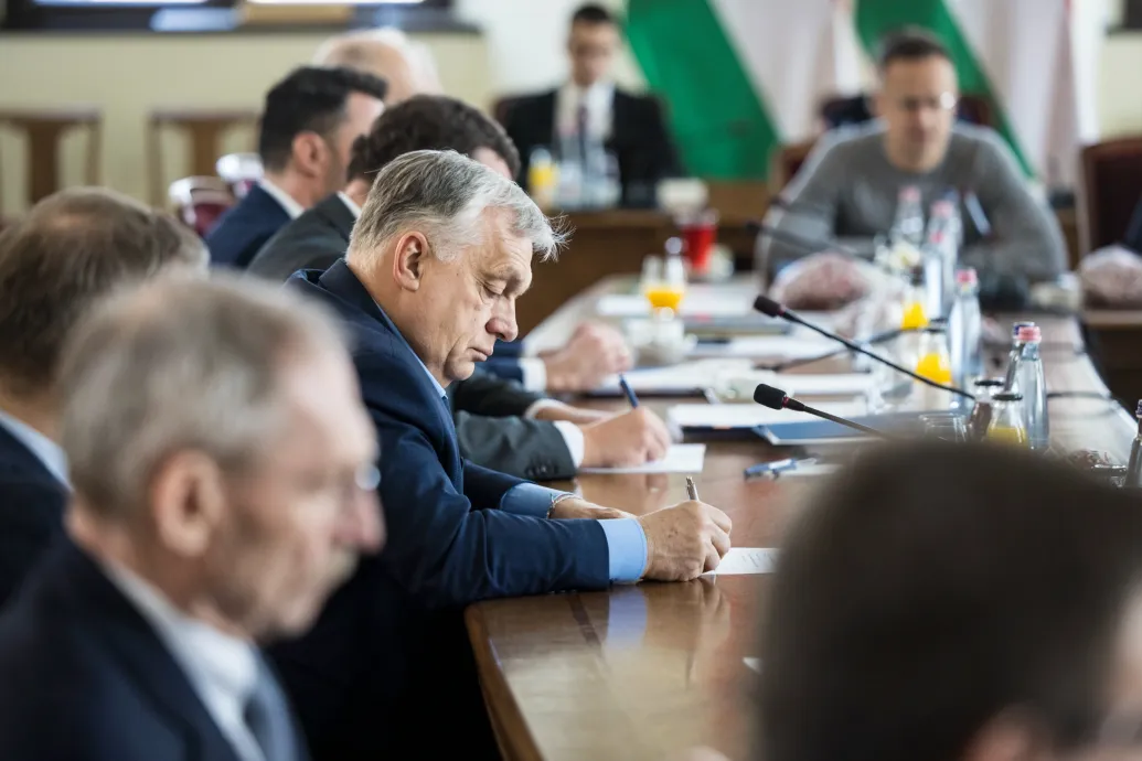 HVG: Egy kormányhatározat szerint Orbánék előre készültek arra, hogy a választási vereség esetén felgyorsítsák a kifizetéseket