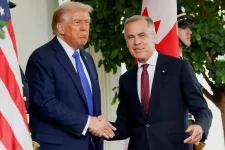 Trump órákkal az életbelépés előtt halasztotta el a Kanadára kivetett vám bevezetését