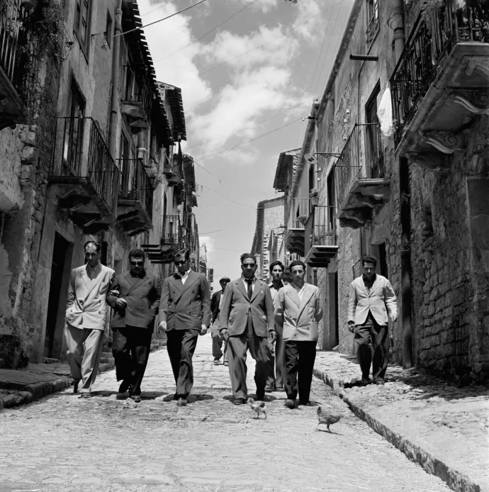 Charles „Lucky” Luciano embereivel a Szicíliában a háború után 1948-ban – Fotó: Slim Aarons / Getty Images