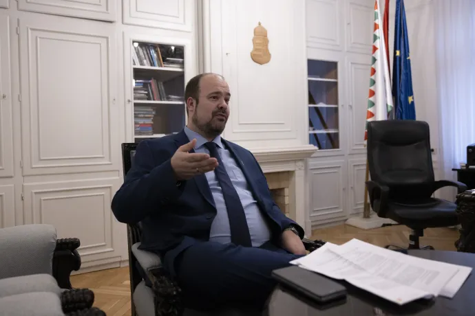 Rózsa András zuglói polgármester irodájában 2024 decemberében – Fotó: Hevesi-Szabó Lujza / Telex