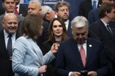 Házkutatást tartottak több ukrán magas rangú tisztviselő otthonában