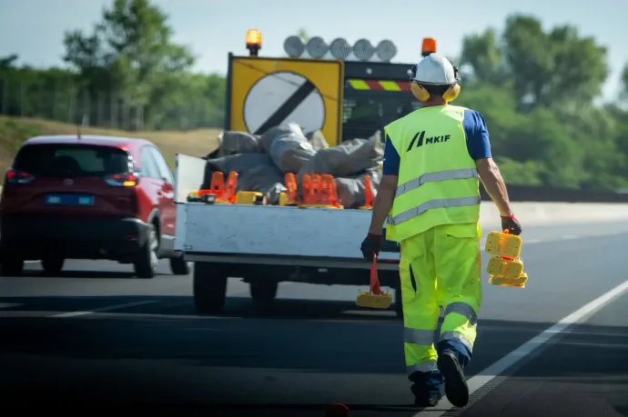 Lázár János kapott egy papírt három lehetőséggel, és az elsőre azt írta, hogy „Nem!”. Most jön a százmilliárdos szerződésbontás