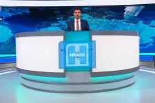Ellenzéki és a kormánnyal kritikus vélemények bemutatásával indult el a közmédia új Híradója