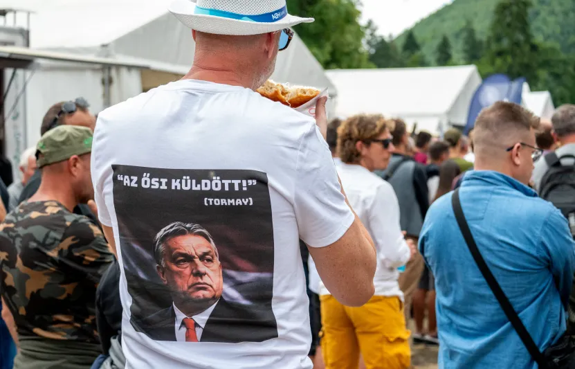 Tusványoson még ott volt, most már börtönben ül a kiskorúak elleni szexuális bűncselekményekkel vádolt sepsiszentgyörgyi zenész