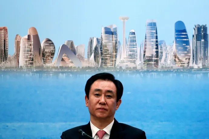 Életfogytiglanra ítélték az Evergrande alapítóját, lezárult a kínai ingatlanválság egyik legnagyobb botránya