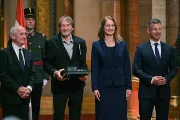 Cserhalmi György átvette a Magyar Érdemrend nagykeresztje kitüntetést Baka András új köztársasági elnöktől