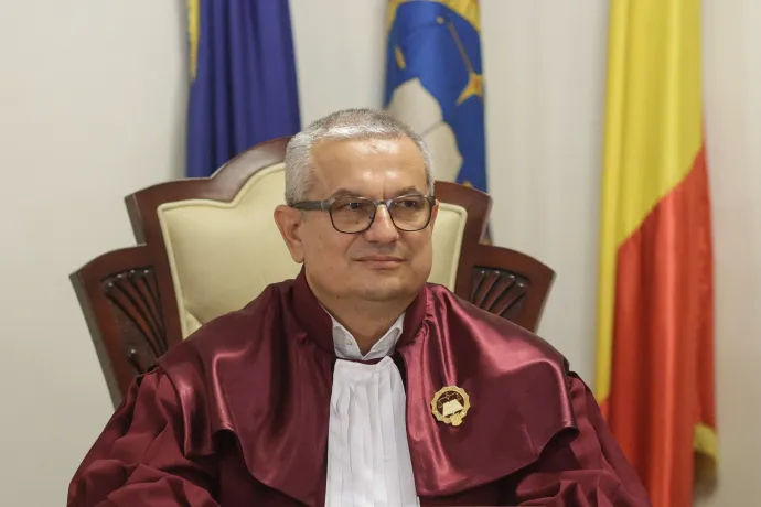 Asztalos szerint a döntésénél azt is figyelembe vette, hogy ne végződjön 4-4-gyel a szavazás