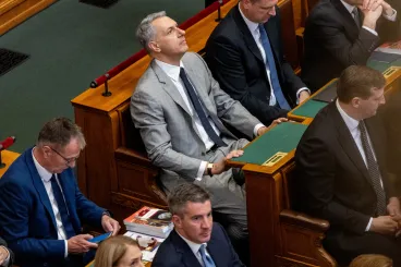 Nulla felszólalással és 214 kihagyott szavazással búcsúzik idei képviselői mandátumától Lázár János