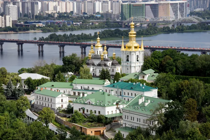 Az UNESCO Világörökség részét képező Pecserszka Lavra barlangkolostor épületei még a támadás előtt – Fotó: Marianna Kotyk / Ukrinform / NurPhoto / AFP