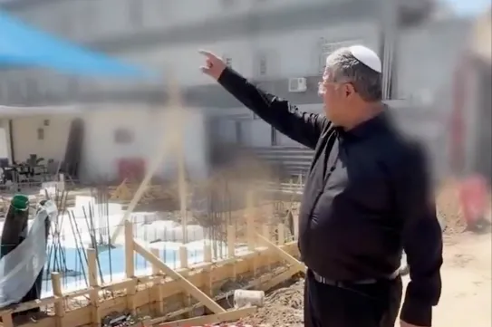 Az izraeli belbiztonsági miniszter bemutatott egy akasztófát, amelyen terrorizmusért elítélt palesztinokat akar kivégeztetni