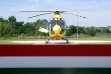 Árokba borult egy kisbusz az M3-ason, hét embert vittek kórházba, köztük egy gyereket is