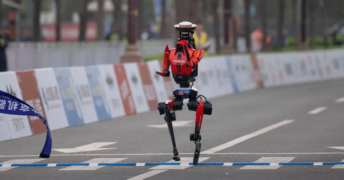 Robot száguldott gyorsabban, mint Usain Bolt: Áttört egy csúcsot a kínai Lightning a 100 méteres futásban