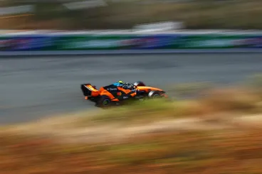 Norris rákapcsolt, odapörkölt a két Mercedesnek a Holland Nagydíj időmérőjén