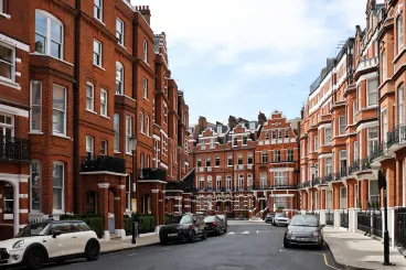 Soha nem látott mértékben kezdtek el süllyedni a londoni házak a forró és száraz nyár miatt