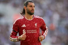 Szoboszlai Dominik büntetőjével mentett pontot a Liverpool