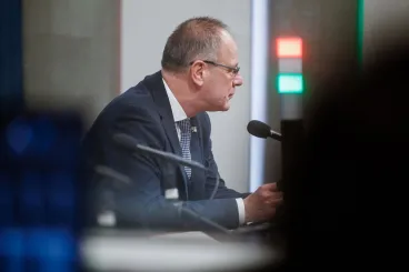 Navracsics Tibor a Kossuth rádió új műsorvezetőjének: Ha én felelős vagyok az elmúlt 16 évért, akkor ön is felelős az elmúlt 30 év újságírásáért