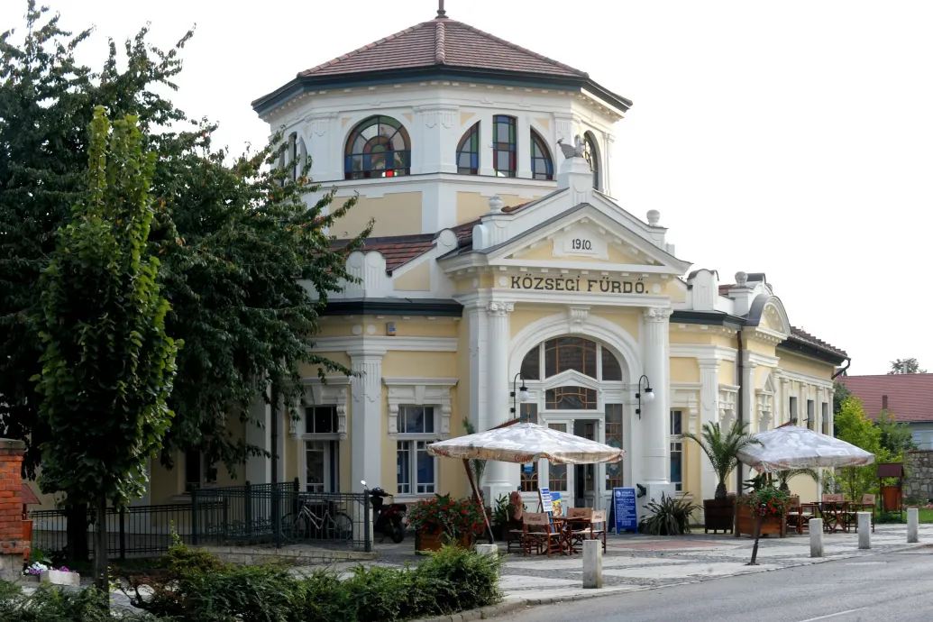 Spórolás miatt bezárják a szerencsi fürdőt