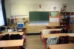 Több mint kétszáz tanárt keresnek az iskolakezdés előtt, matematikatanárból kellene a legtöbb