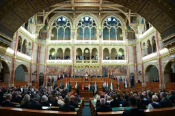 Rendkívüli ülést tart csütörtök-pénteken a parlament, megválasztják a vagyonvisszaszerzési hivatal vezetőit