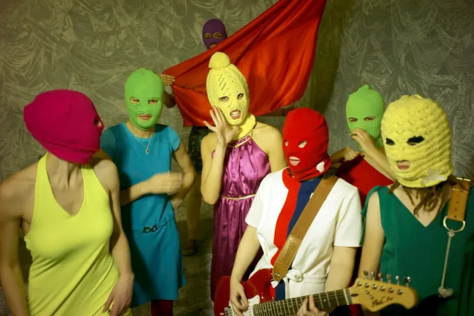 A Pussy Riot egyik volt tagja azt állítja, zsarolással beszervezte az FSZB