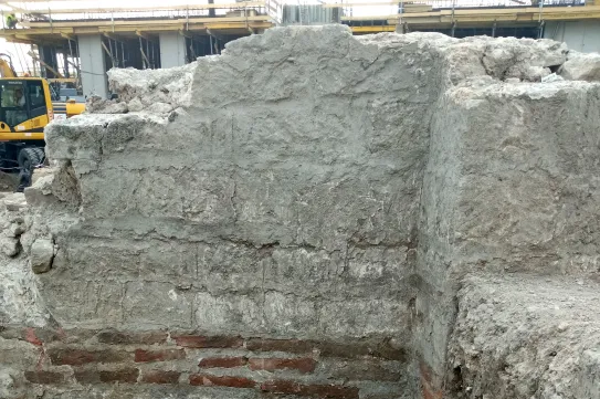 Rejtélyes, embermagasságú római kori épületre bukkantak régészek az egykori Óbudai Szeszgyár helyén