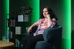 „Nem vagyok birtokosa a saját költészetemnek” – erős idézetek Erdős Virág interjújából