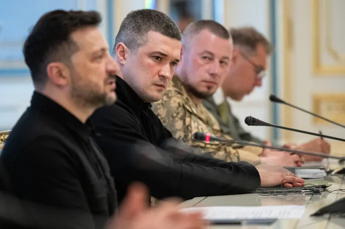 Fedorov védelmi miniszter (b2) Zelenszkij és a német védelmi miniszter találkozóján, Kijevben, 2026. május 11-én – Fotó: Anadolu / Anadolu / AFP