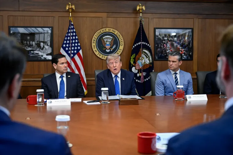 Trump gazdasági D-nappal fenyegetett, pénzügyminisztere partraszállás helyett figyelmeztető lövést adott le