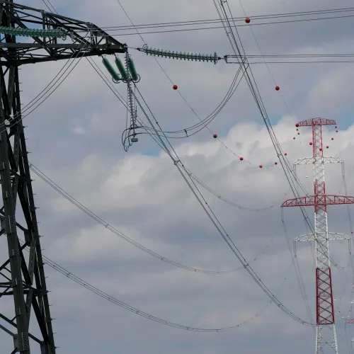 Évi tízmilliárdokat bukik a magyar gazdaság az energiadiplomácia tétlenségén