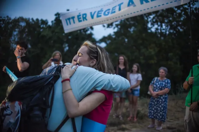 Az utolsó pecsét és a célba érkezés perce – Fotó: Jakab Győző / Facebook