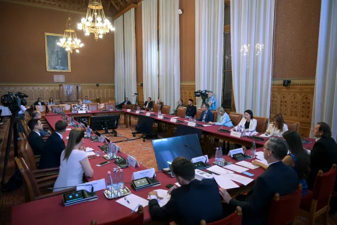 Elgáncsolta a Művelődési Bizottság az ellenzéki pártok Független Közmédia Testületbe ajánlott jelöltjeit