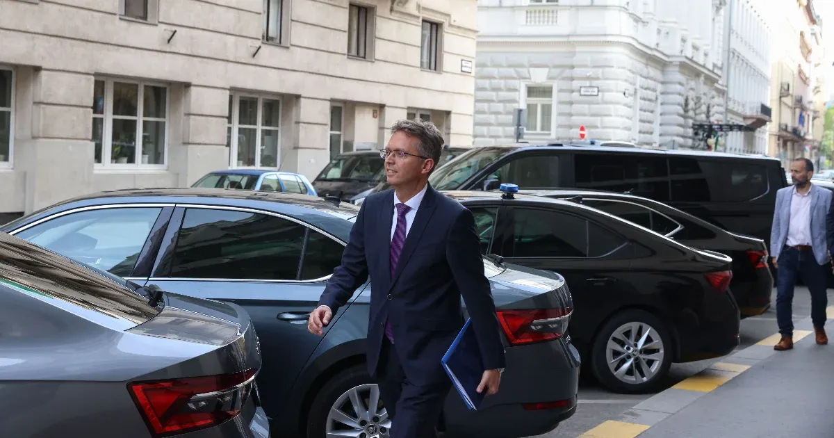 Kiszabadult Hankó Balázs korábbi miniszter volt kabinetfőnöke a letartóztatásból Kiszabadult Hankó Balázs korábbi miniszter volt kabinetfőnöke a letartóztatásból