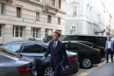 24.hu: Kiengedték a letartóztatásból Hankó Balázs NKA-ügyben érintett volt kabinetfőnökét