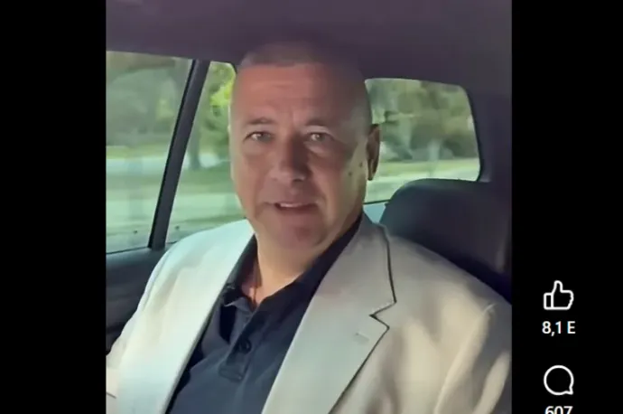 Megbírságolták Ruszin-Szendi Romuluszt, mert nem volt bekötve az öve