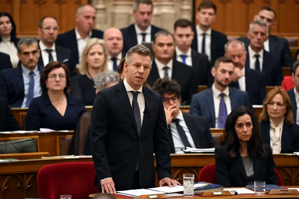 Magyar Péter felszólalásával kezdődik a parlament csütörtöki ülése