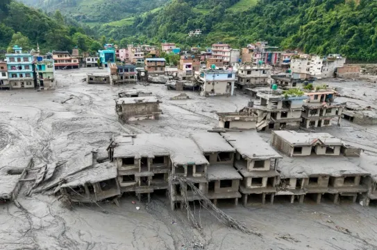 Közel 1500 eltűntet, köztük 800 külföldi állampolgárt keresnek a villámárvíz után Nepálban és Tibetben