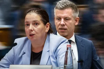Magyartól megint elvették a szót, összeszólalkozás a tűzijátékos közbeszerzés miatt – parlamenti közvetítés