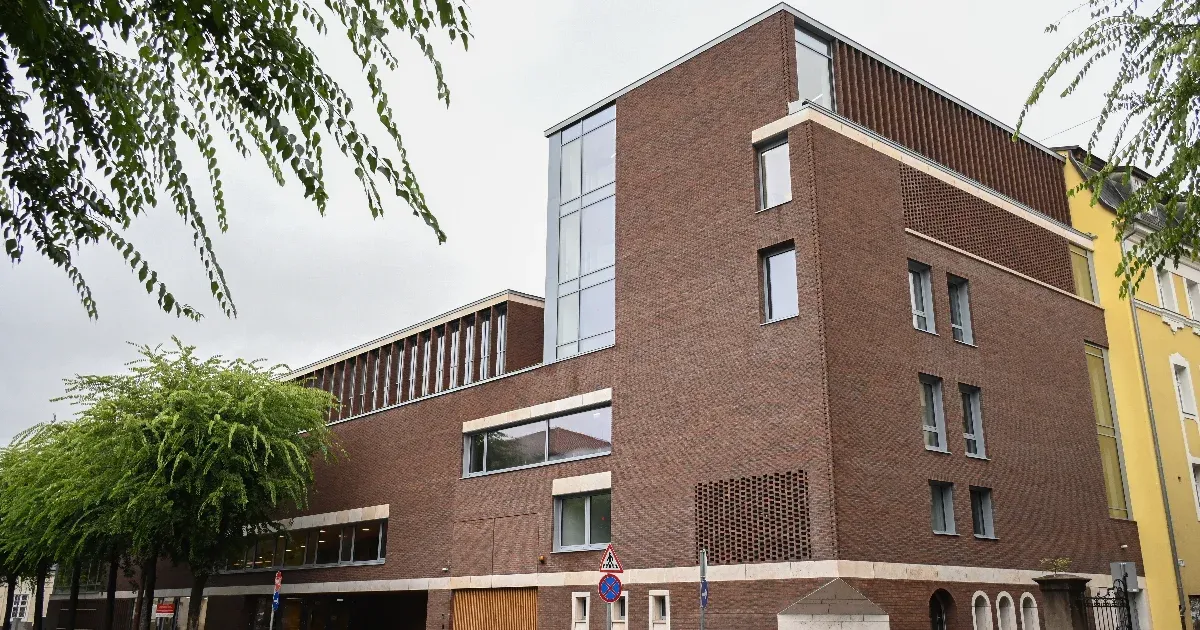 Lezárták az esztergomi Szent Antal Ferences Gimnázium és Kollégium munkatársainak felfüggesztését Lezárták az esztergomi Szent Antal Ferences Gimnázium és Kollégium munkatársainak felfüggesztését