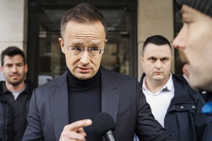Szijjártó Péter visszalépett a pertől, amit a Samsung-ügy miatt indított a Telexszel szemben