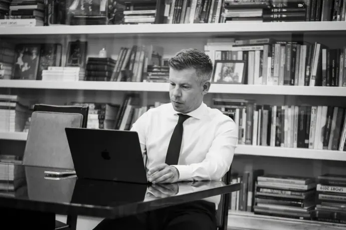 Magyar Péter felszólította a „Fidesz maradékát”, hogy neveljék meg Pócs Jánost, vagy távolítsák el az Országgyűlésből