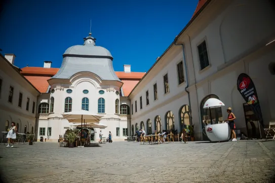 Látványos eredményei is vannak a helyreállítási alapból finanszírozott felújításoknak, összegyűjtöttünk néhányat