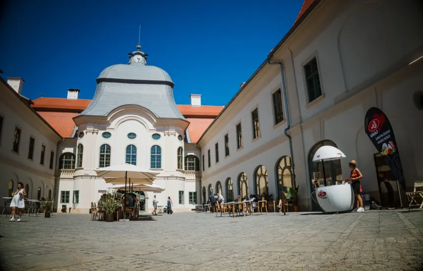 Látványos eredményei is vannak a helyreállítási alapból finanszírozott felújításoknak, összegyűjtöttünk néhányat