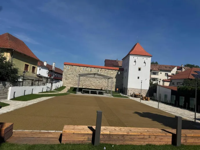 A besztercei városfal és Kádárok-tornya – Fotó: Beszterce Polgármesteri Hivatalának Facebook oldala