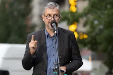 Hadházy közérdekűadat-igénylést nyújt be Ruff minisztériumához az NVVH-s pályázatok miatt