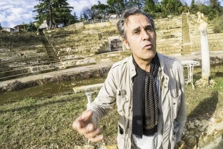 Két éven át fejte a turistákat a kamuamfiteátrumával, pedig lépten-nyomon kilógott a lóláb