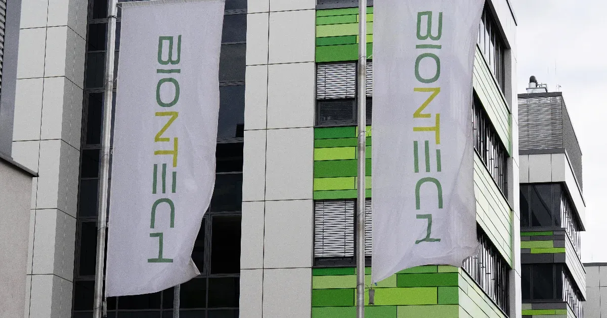 A BioNTech leállítja az egyik rákvakcinájának vizsgálatát: a kockázat magas volt